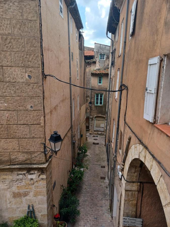 L'Horloge Apartamento Aups Quarto foto